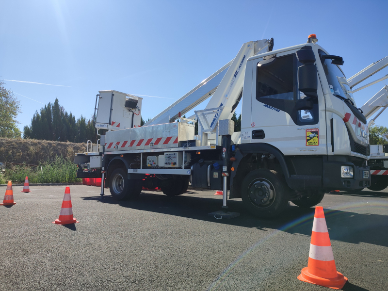 S14392- Camion nacelle ent DEMARAIS