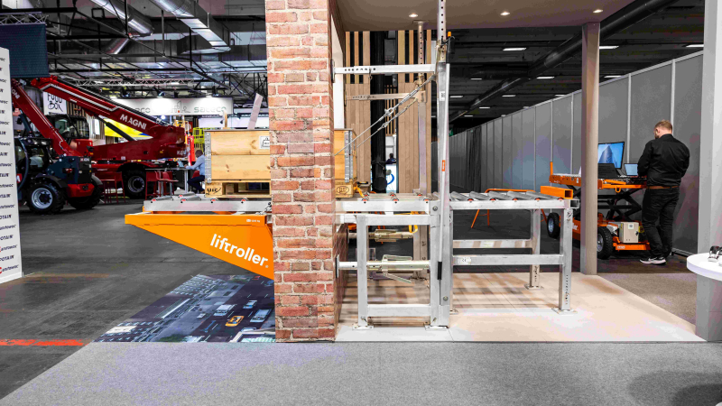 Batimat 2024 - Une recette à matériaux avec chariot de manutention pour la logistique des chantiers