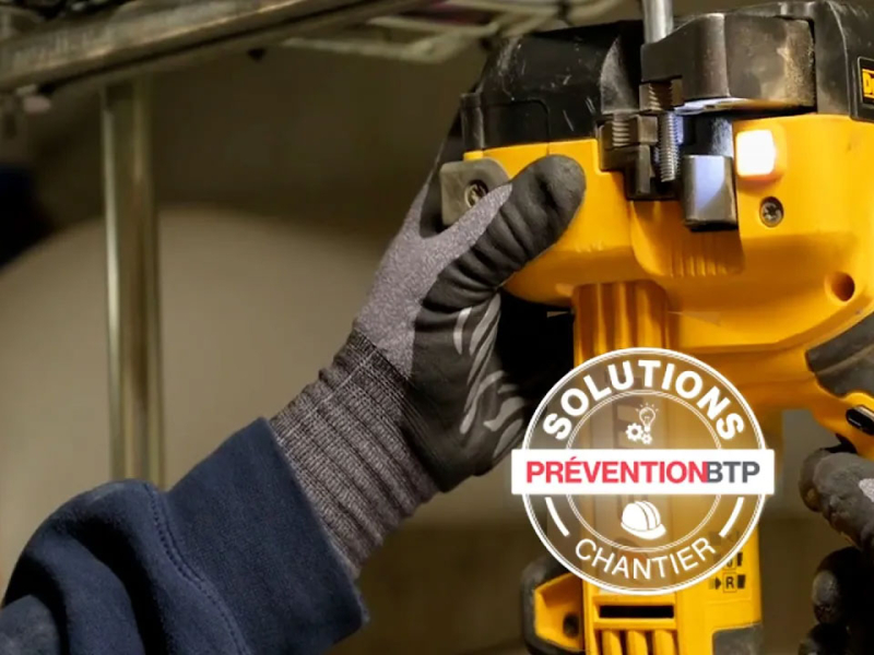 Coupe-tige filetée sur batteries