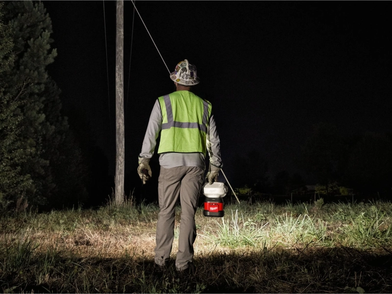 Equipements - projecteur motorisé milwaukee 1