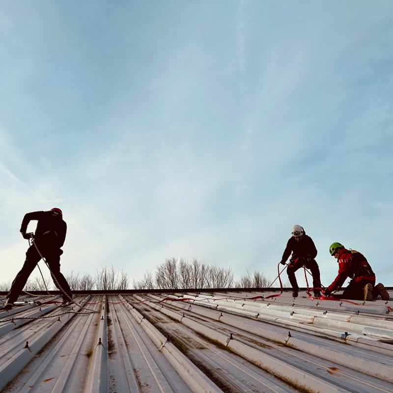 EPI contre les chutes de hauteur : alerte sur l'utilisation des connecteurs de Type A ou manucroche