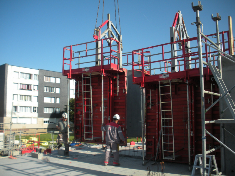 Stabilisation de banches par compas.