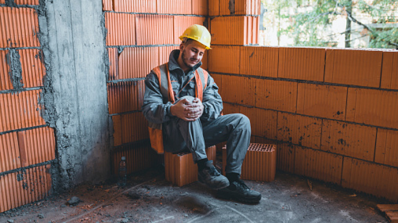 Comment préserver ses genoux sur les chantiers