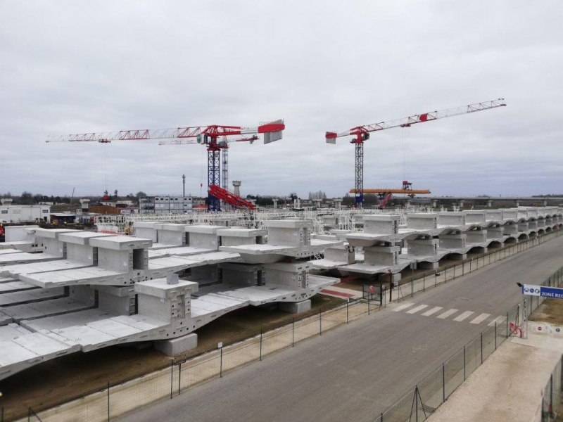 Viaduc de la ligne 18_Poutres de lancement pour la pose des voussoirs