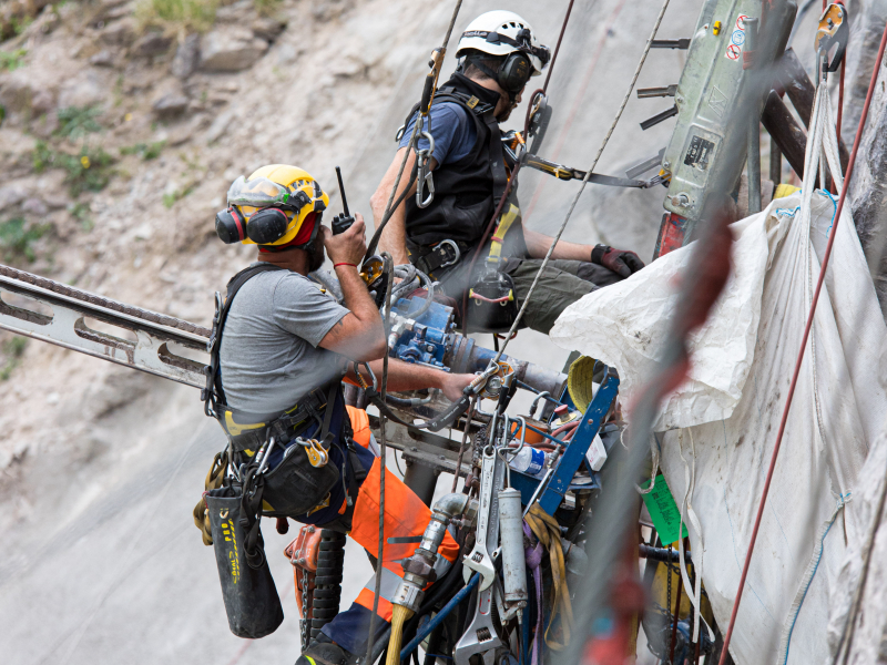 Travaux sur cordes : deux guides publiés par l'OPPBTP