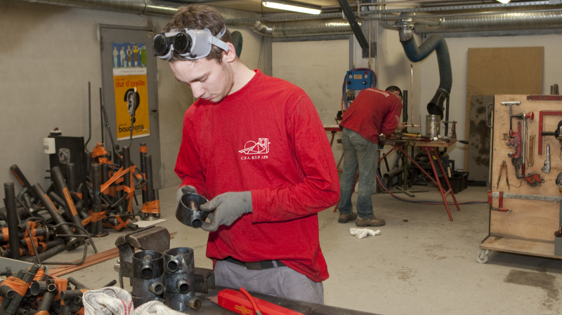 Jeunes en formation professionnelle : un mémento pour les intégrer en sécurité