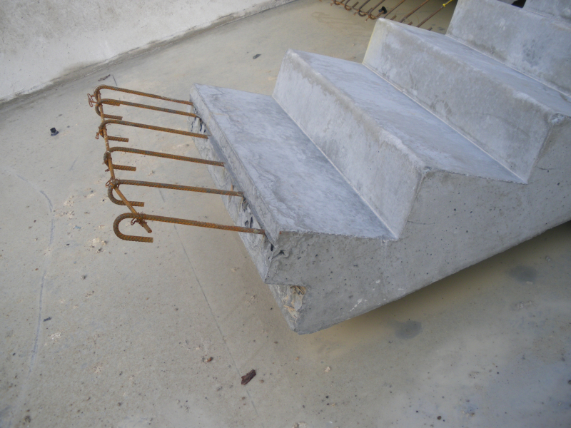 Comment sécuriser la pose et la stabilisation des escaliers préfabriqués ?