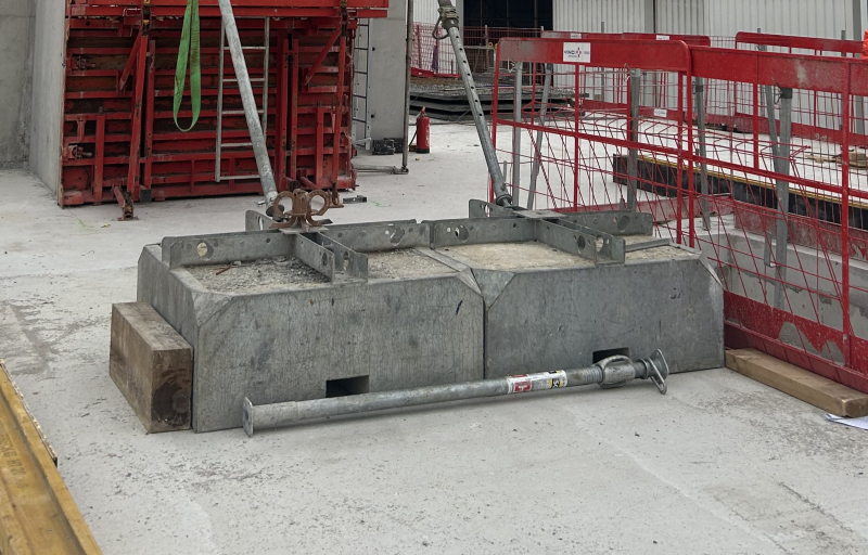 Contrôle des contrepoids de banches