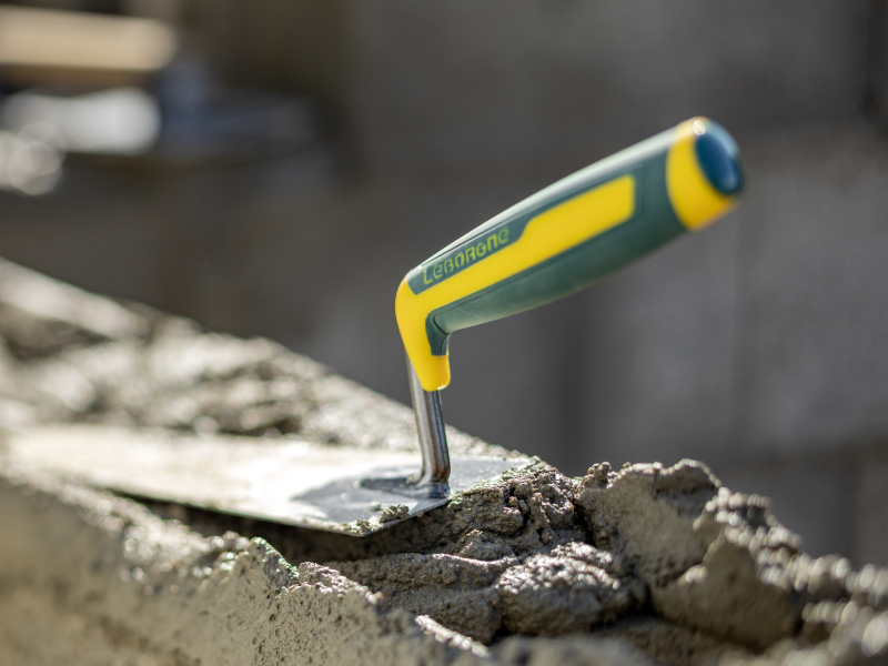 Des truelles robustes et précises pour les maçons