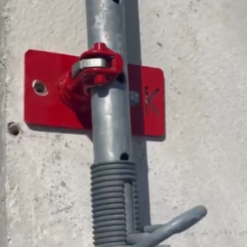 Une bride murale pour simplifier la fixation des étais de coffrage