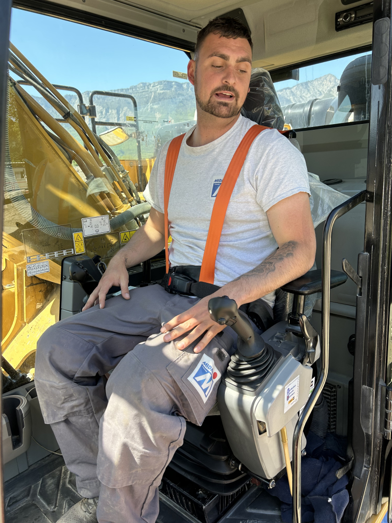 Handicapé et une carrière de conducteur d’engins