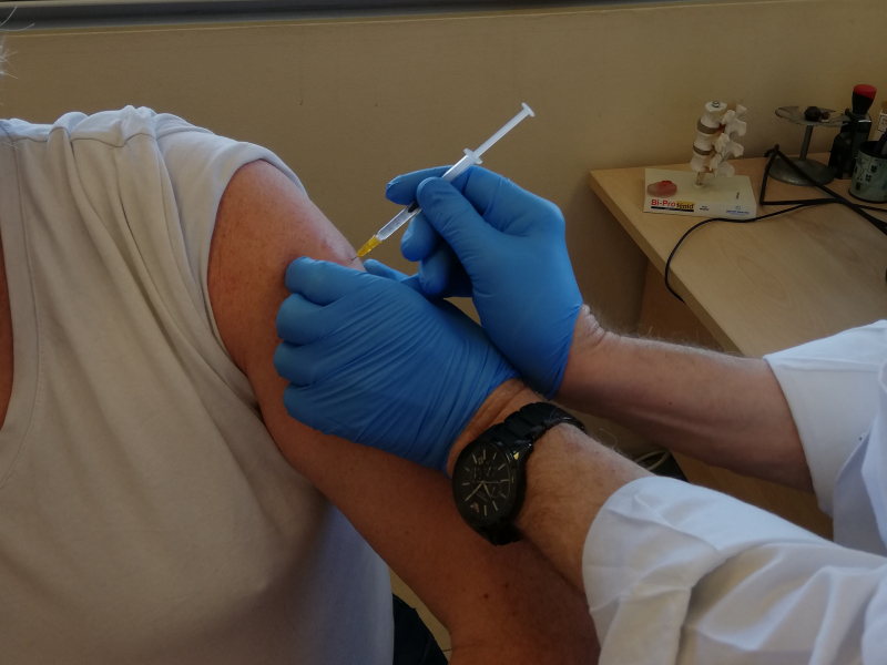 Vaccination dans les services de santé au travail : reportage à Vallauris