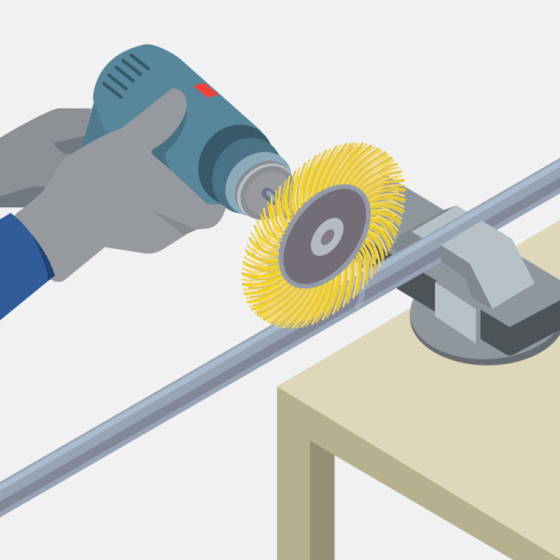 Nettoyer les soudures inox en sécurité avec une brosse spécifique