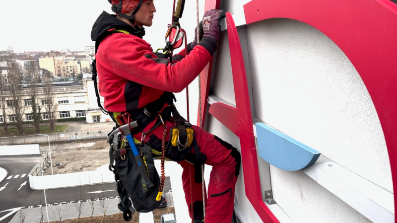 Une PME lyonnaise invente un porte-marteau innovant pour les travaux en hauteur