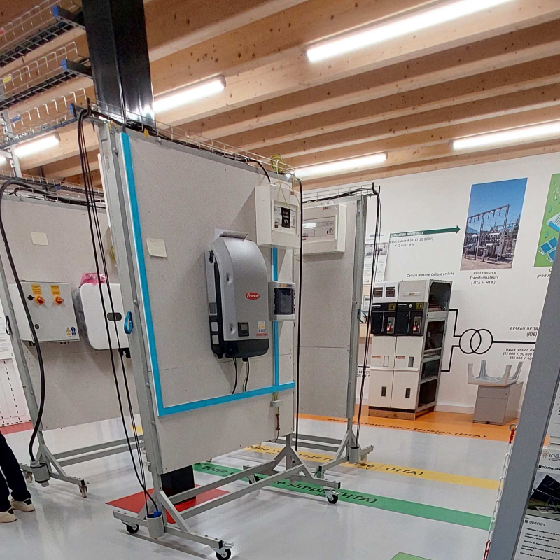 Des marquages au sol pour visualiser les zones d’habilitation électrique