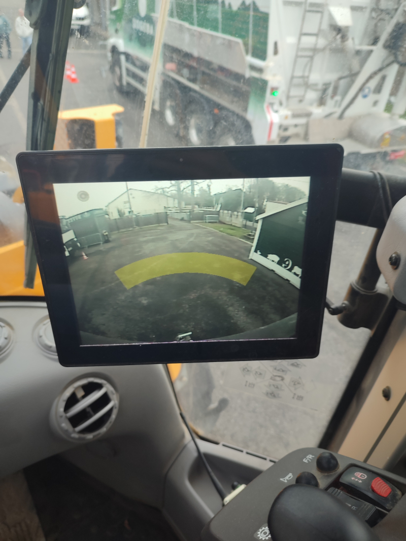 Un système d’atténuation des collisions en marche arrière sur une chargeuse à pneu Volvo