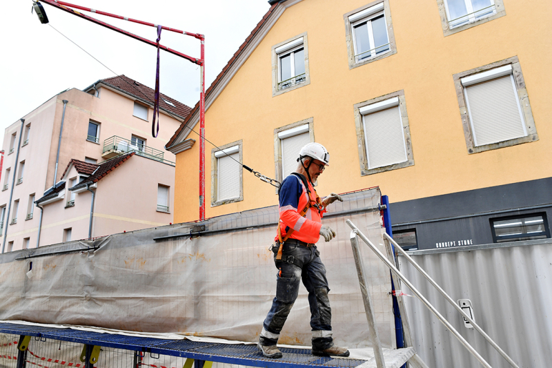 Un quai de déchargement avec platelage amovible