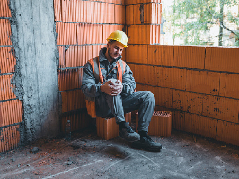 Comment préserver ses genoux sur les chantiers