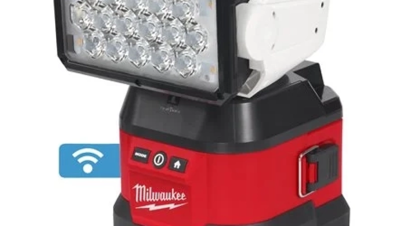 Un éclairage portatif puissant et orientable à distance