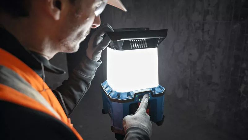 Un projecteur de chantier hybride