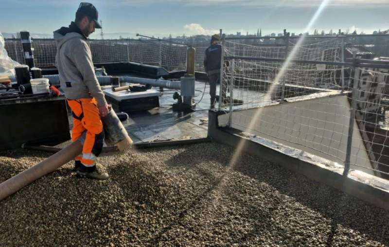 S15666 - Mécaniser les manutentions de 120 tonnes de gravillons de protection en toiture (photo2)