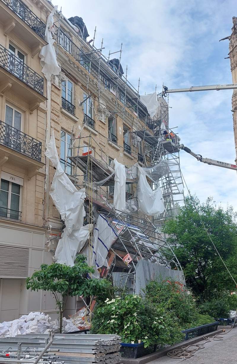 Effondrements en série d’échafaudages de façade : des accidents évitables