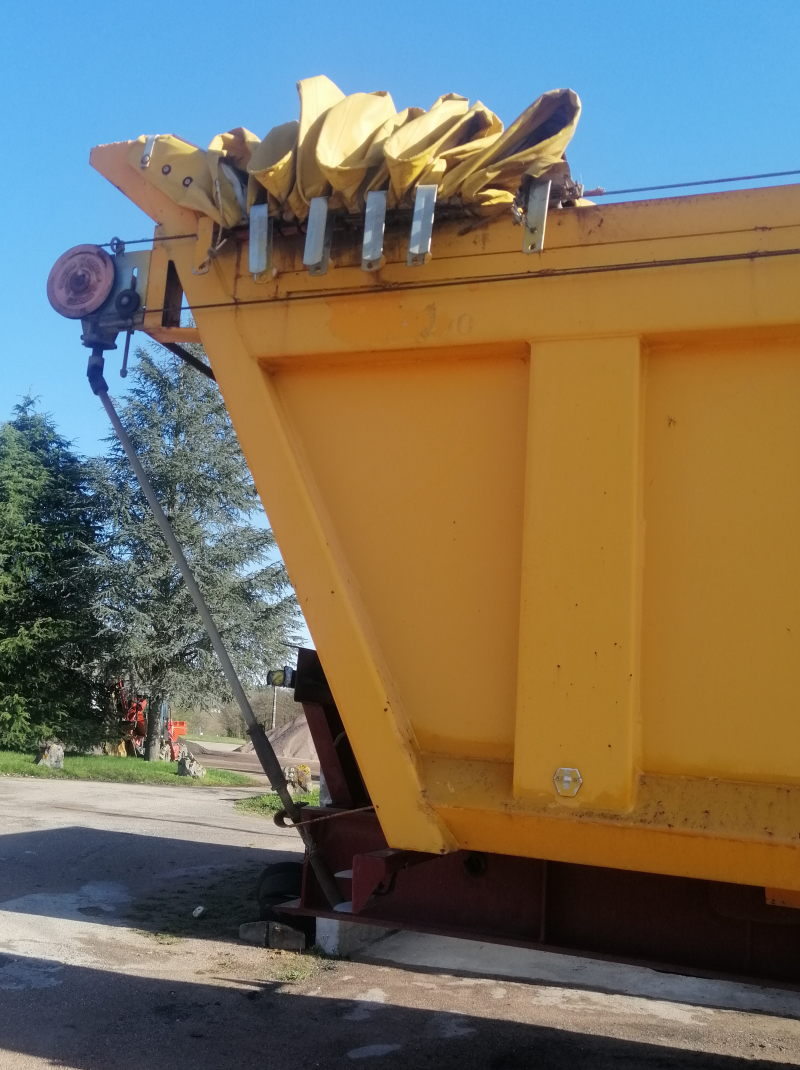 S17085-manoeuvre_bache-camion-TP-manivelle