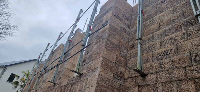 S17362 - Faciliter le chantier avec des blocs en bois ciment