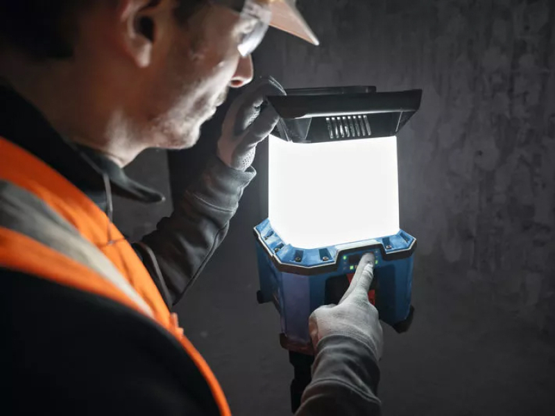 Un projecteur de chantier hybride