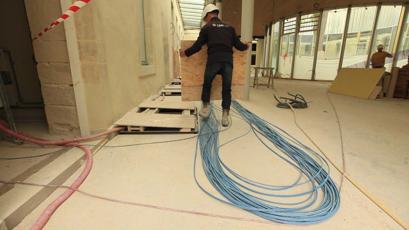 Chutes de plain-pied : risques sur les chantiers et dans les ateliers