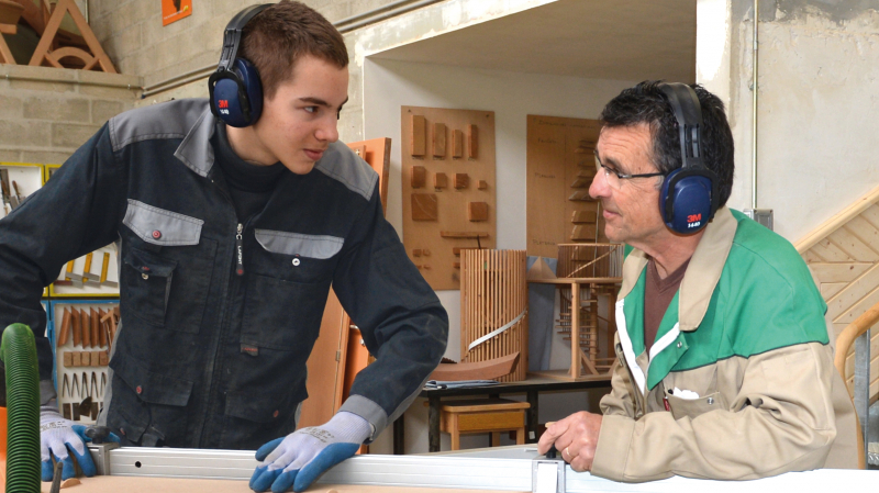 Apprentissage : le gouvernement maintient l'aide au recrutement d'alternants pour 2024