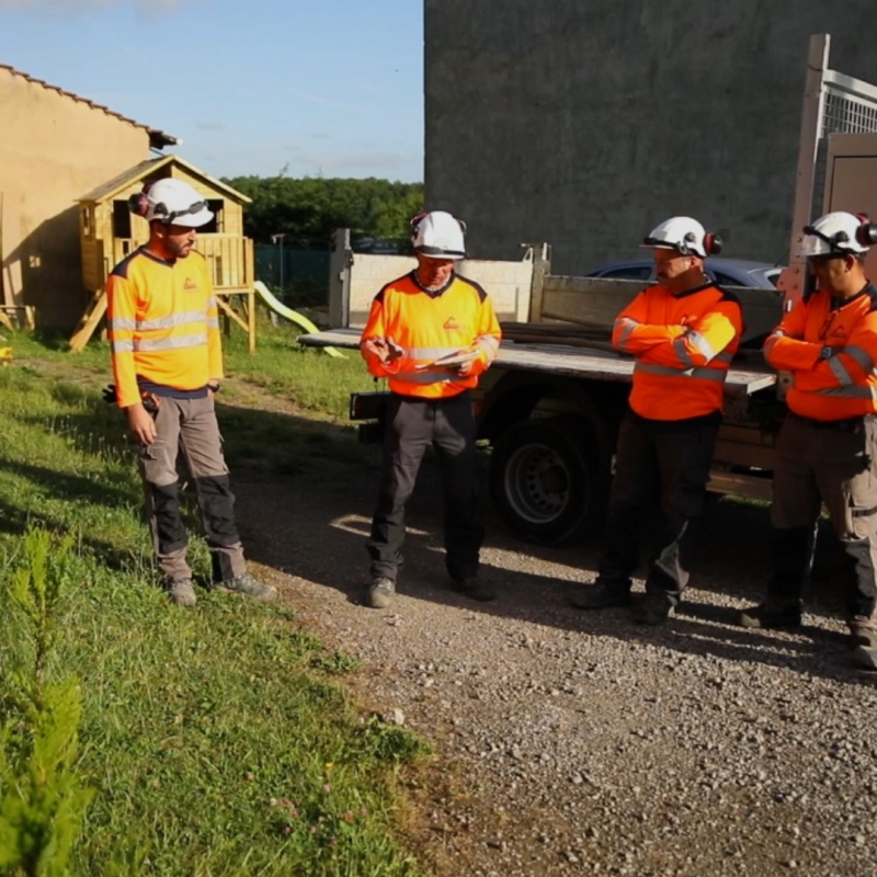 Manager la santé et la sécurité au travail avec les principes directeurs ILO-OSH de l'OIT ou le guide européen pour la construction FIEC/FETBB