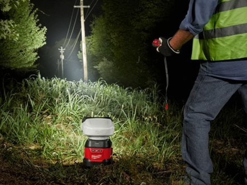 Equipements - projecteur motorisé Milwaukee 2