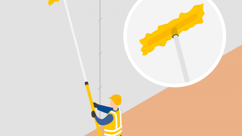 Huiler les banches facilement à l'aide d'un balai télescopique