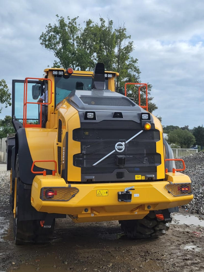 Un système d’atténuation des collisions en marche arrière sur une chargeuse à pneu Volvo