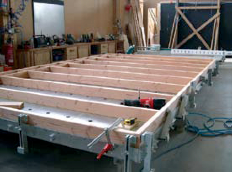 S5159 - Assembler les murs des maisons à ossature bois avec une table de montage