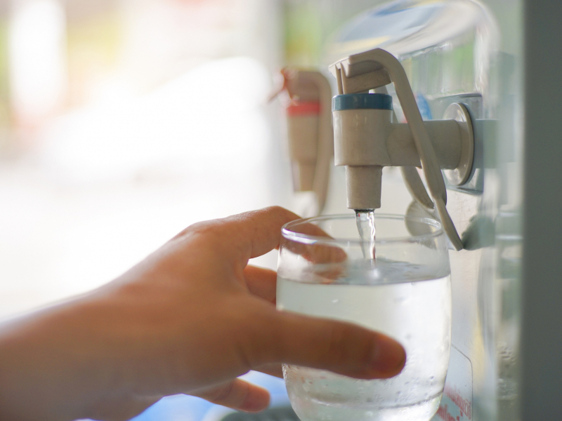 La distribution gratuite de bouteilles en plastique interdite en entreprise